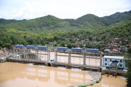 Lòng hồ thủy điện bản Ang - Nghệ An: Huyện thiếu kinh phí, dân sống hiểm nguy