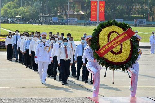 Đoàn Lãnh đạo Bộ Ngoại giao vào Lăng viếng Chủ tịch Hồ Chí Minh dịp Quốc khánh 2/9