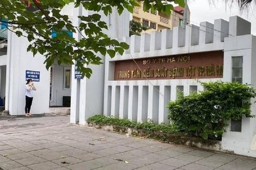Khởi tố Kế toán trưởng CDC Hà Nội trong vụ án thổi giá máy xét nghiệm