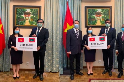 Đại sứ Việt Nam tại Sri Lanka tặng Maldives 20.000 USD chống COVID-19