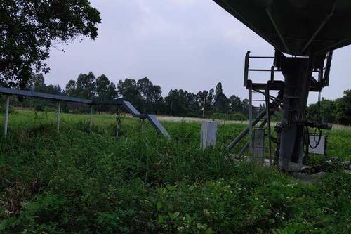 Cột ăng-ten Đài vệ tinh mặt đất Inmarsat đổ sập làm chết 1 người
