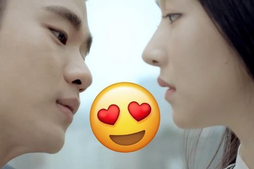 Không chỉ đẹp đôi trong 'Điên thì có sao', Kim Soo Hyun và Seo Ye Ji còn từng có cảnh khóa môi hụt từ 6 năm trước