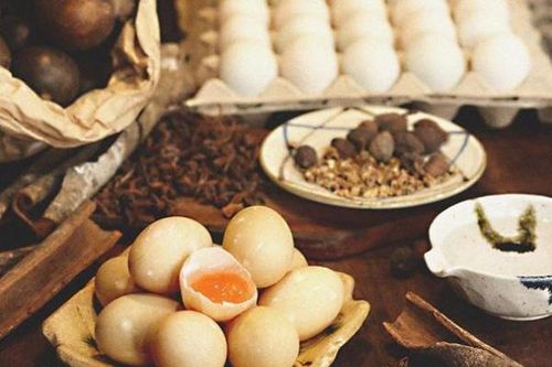 Cách làm trứng muối cho vào nhân bánh Trung thu tuyệt ngon của U40 Sài Gòn