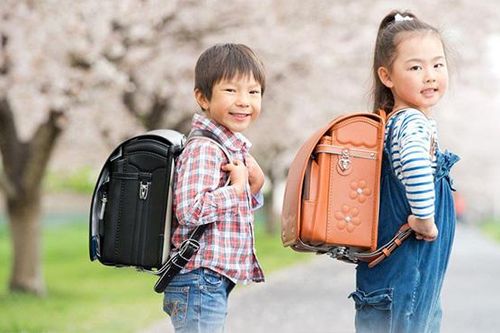 Con vào lớp 1, phụ huynh chỉ cần áp dụng đúng tiêu chí này mua cặp sách