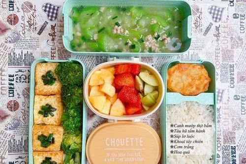 Gái độc thân khoe những hộp cơm 45k mang đi làm khiến dân mạng khen nức nở