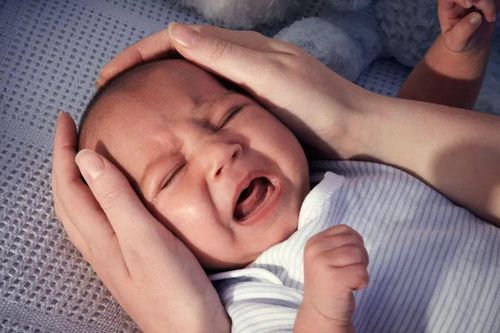 Trẻ hay khóc đêm và cách trị trẻ sơ sinh khóc đêm