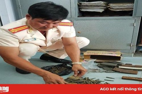 Công an huyện Chợ Mới tuyên truyền, vận động người dân giao nộp vũ khí