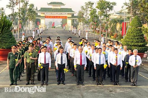 Viếng nghĩa trang liệt sĩ tỉnh nhân Ngày Quốc khánh 2-9