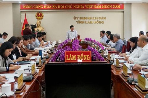 Tiếp tục thực hiện mục tiêu kép là chống dịch hiệu quả và hoàn thành nhiệm vụ phát triển KT-XH