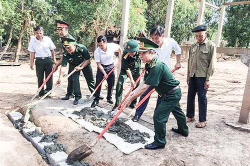 Những ngôi nhà ấm áp nghĩa tình đồng đội