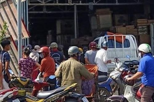 Nữ thợ hồ bị ngã khi trèo giàn giáo chuyển gạch, tử vong thương tâm