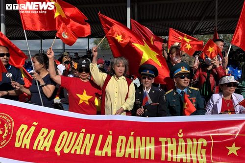 Cổ động viên Việt Nam cháy hết mình tại Army Games 2020