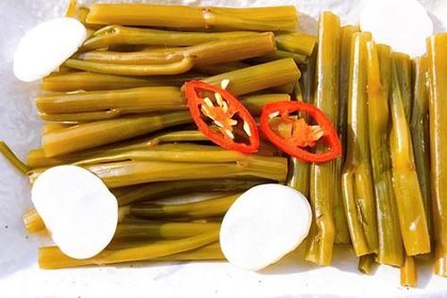 Rau muống ngâm tỏi ớt