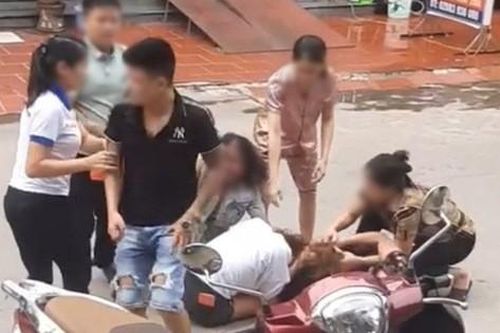 Phẫn nộ gã đàn ông đánh vợ dã man để bênh bồ: Coi chừng dính án tù