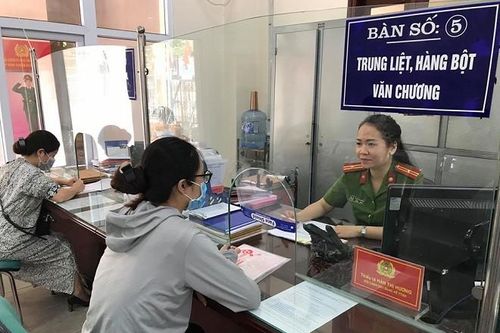 Hình ảnh đẹp về người Công an Thủ đô tận tụy vì nhân dân phục vụ
