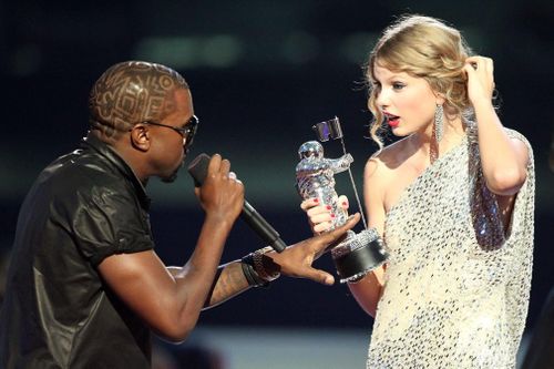 Kanye West giải thích vụ giật micro của Taylor Swift