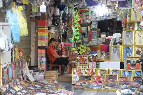 Ngày Rằm tháng 7 năm Canh Tý: Người buôn vàng mã ngồi chơi vì vắng khách