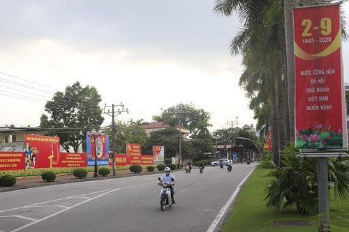 Người dân ngoại thành ăn Tết Độc lập