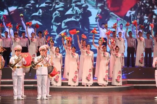 Xúc động xem 'Tổ quốc tôi chưa đẹp thế bao giờ' nhân ngày Quốc khánh