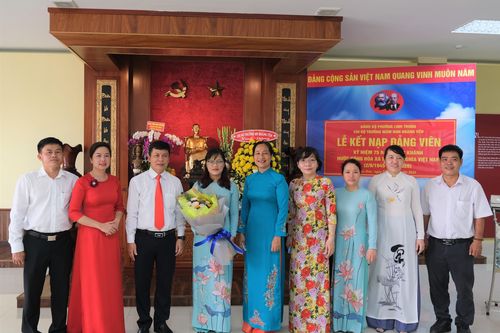 Quận Thủ Đức: Thêm 40 quần chúng ưu tú được đứng vào hàng ngũ của Đảng