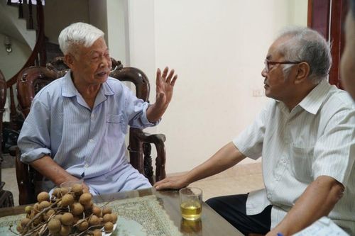 Người thầy của lớp học bổ túc và xóa mù chữ