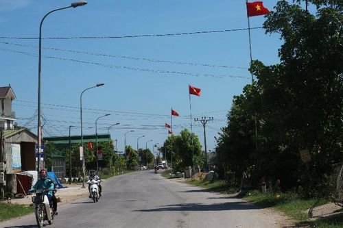 Miền quê quanh năm treo cờ Tổ quốc