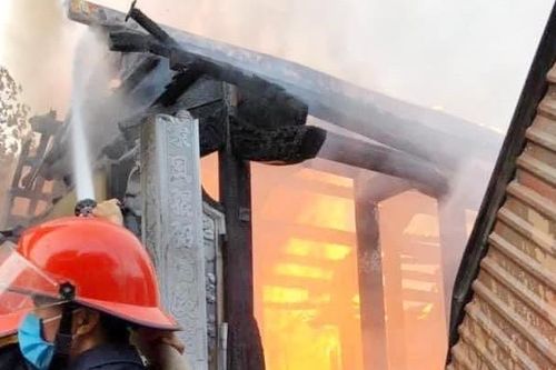 'Bà Hỏa' ghé thăm nhà thờ họ ngày rằm tháng 7