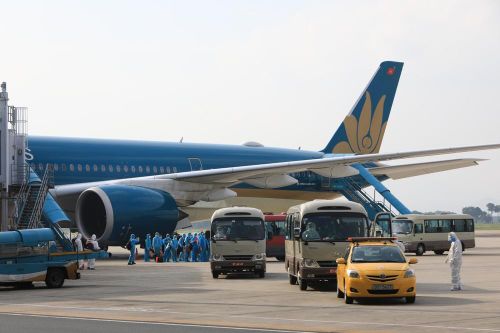 Nối lại đường bay quốc tế, còn nhiều vấn đề phải xử lý