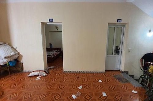 Nghi phạm đâm chết tình địch trong nhà nghỉ ở Quảng Ninh ra đầu thú