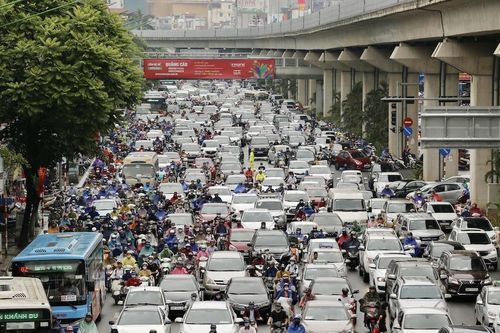 Kinh nghiệm lái xe đường dài dịp lễ, tài xế cần nắm rõ