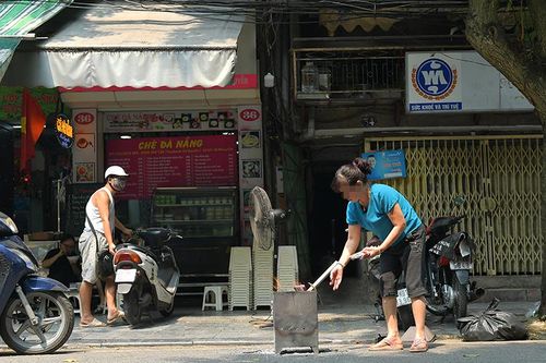 Nguy cơ cháy nổ do thắp hương, đốt vàng mã trong tháng 'cô hồn'