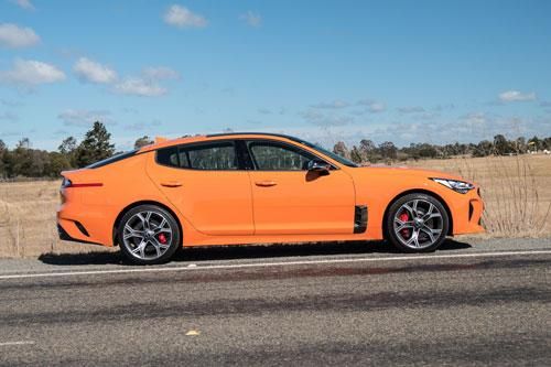 Top 10 xe sedan V6 tốt nhất năm 2020: Gọi tên Kia Stinger GT
