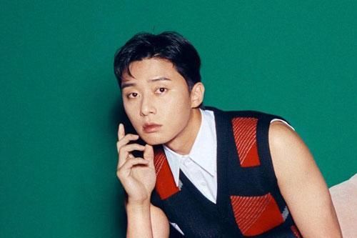 'Ông chủ' Park Seo Joon điển trai, lãng tử trong bộ ảnh mới