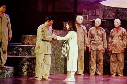 Cảm nghĩ 'Người tù trao áo'