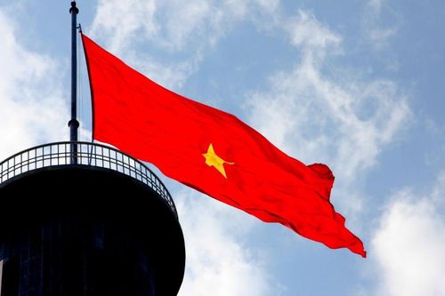 Chuyện nhà nghề của gia đình 3 đời may cờ Tổ quốc, từng may lá cờ 54 mét vuông tung bay trên đỉnh Lũng Cú
