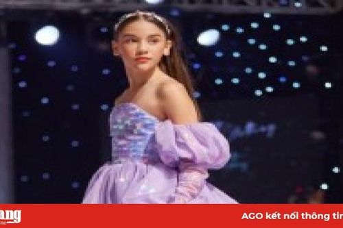 Mẫu nhí lai Tây 10 tuổi lộng lẫy trên sàn catwalk