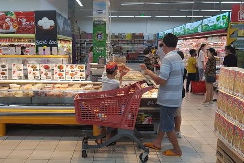 Nhu cầu mua sắm tăng nhẹ, lượng khách du lịch có nhiều khả quan