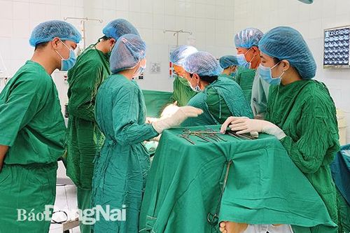 Cứu sống bệnh nhân bị té giàn giáo