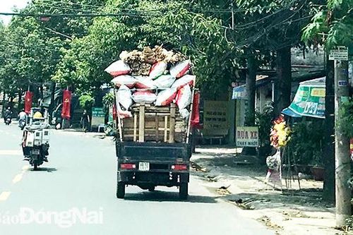 Xe ba gác chở cồng kềnh trong nội ô thành phố