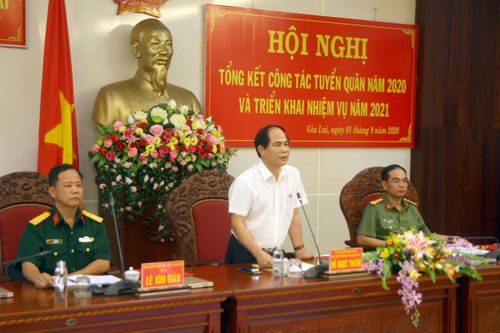 Khen thưởng 41 tập thể, cá nhân xuất sắc thực hiện nhiệm vụ tuyển chọn và gọi công dân nhập ngũ năm 2020