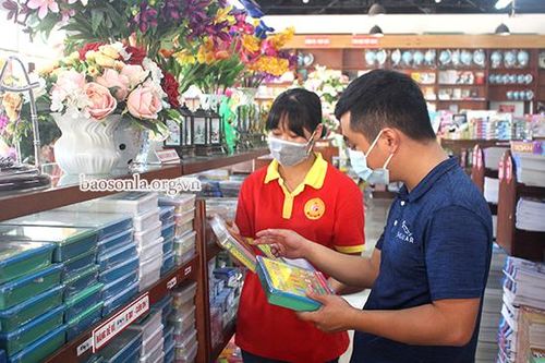 Đảm bảo cung ứng sách và thiết bị học tập phục vụ năm học mới