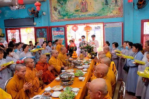 Chùa Linh Quang tổ chức pháp hội Vu lan, dâng y