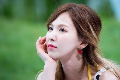 Nữ idol này trắng đến mức nào mà Dispatch cũng phải công nhận là 'da trắng phát sáng'?