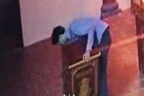 Truy tìm đối tượng đột nhập chùa, phá hòm công đức trộm tiền