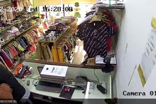 Điều tra đối tượng đâm nữ nhân viên shop quần áo cướp tài sản