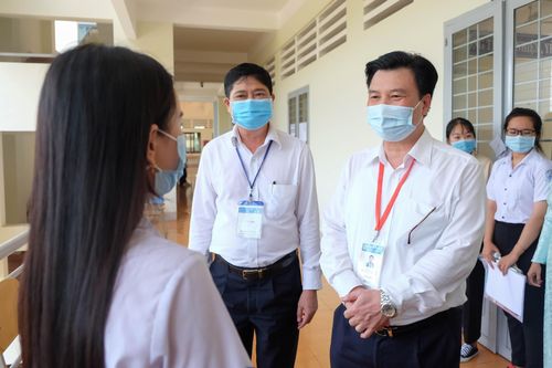 Thí sinh ở Đắk Lắk bị đình chỉ vì mang điện thoại vào phòng thi