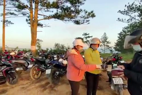 Phản ánh tiếp điểm du lịch 'săn mây' TP Đà Lạt (Lâm Đồng): Cưỡng chế tháo dỡ vẫn thu tiền đón khách
