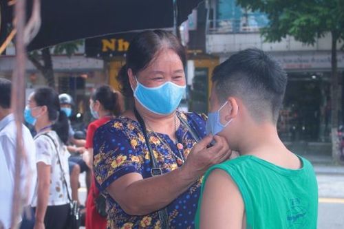 Dịch COVID-19: 'Nhân dân Thủ đô đeo khẩu trang, phòng, chống dịch bệnh'