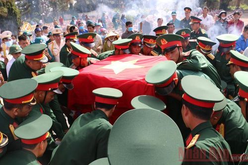 Truy điệu, an táng mộ tập thể các liệt sĩ mới phát hiện tại huyện Đắk Mil