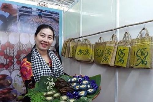 Hương vị độc đáo của món bánh tét chùm ngây